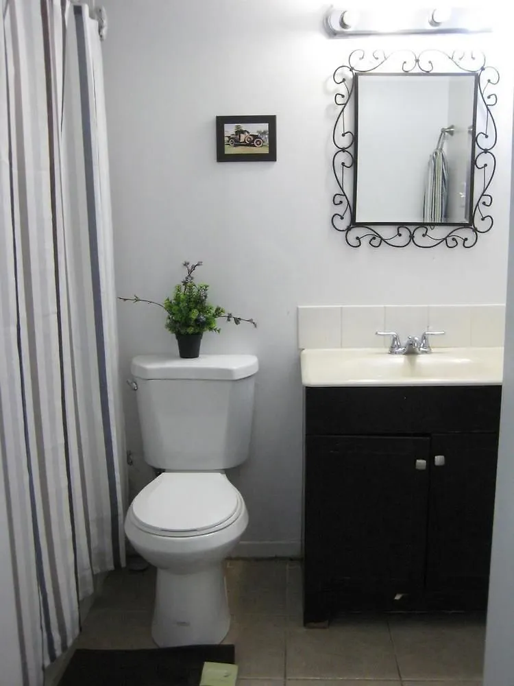 Adib Apartments 1530 Gilles St Ottawa 0*,  Kanada